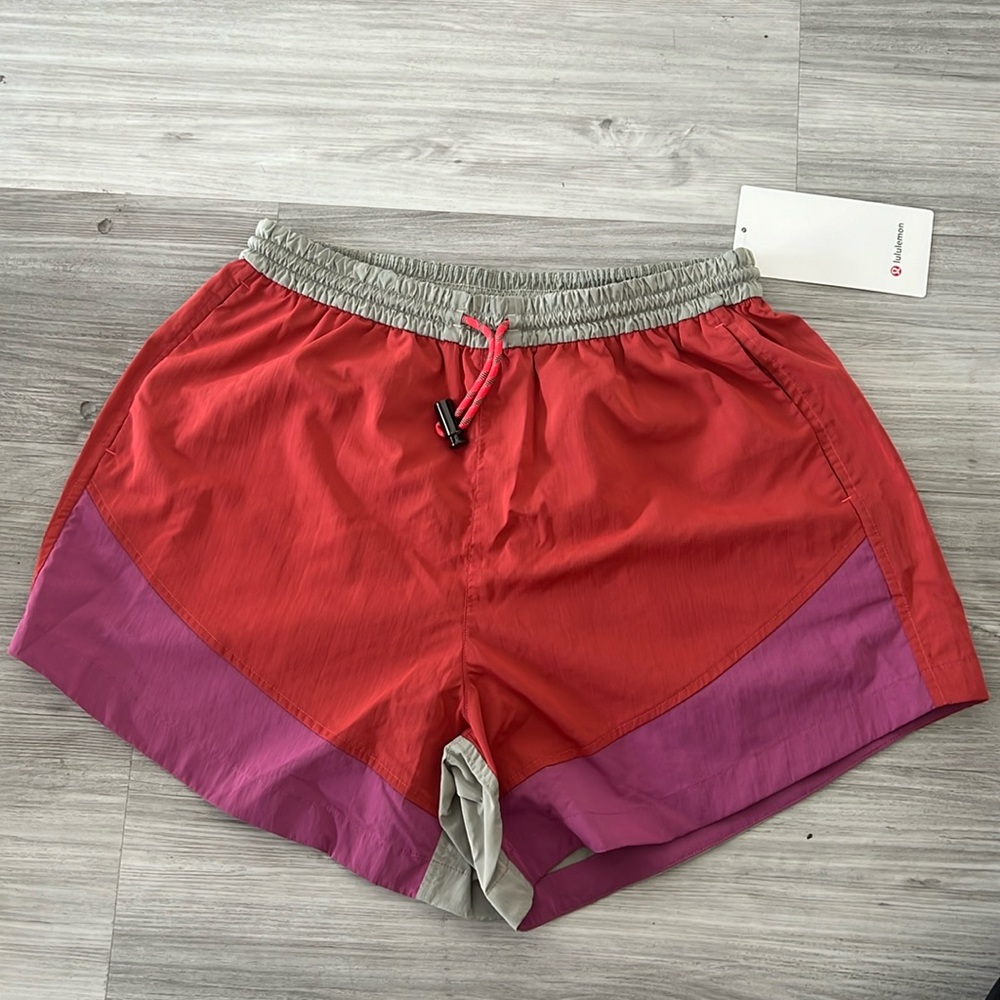 Lululemon Evergreen High Rise Shorts Size 6 NWT